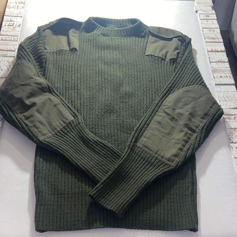 DSCP Valor Collection 100% wool sweater with shoulder and elbow patches size 40